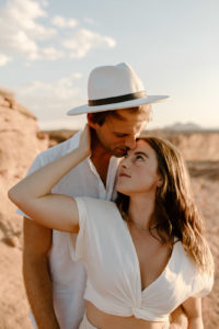 Couples session at horseshoe bend in Arizona at sunset