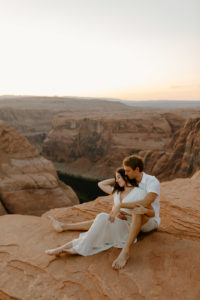 Couples session at horseshoe bend in Arizona at sunset