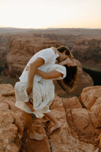 Couples session at horseshoe bend in Arizona at sunset