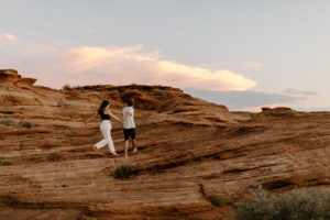 Couples session at horseshoe bend in Arizona at sunset